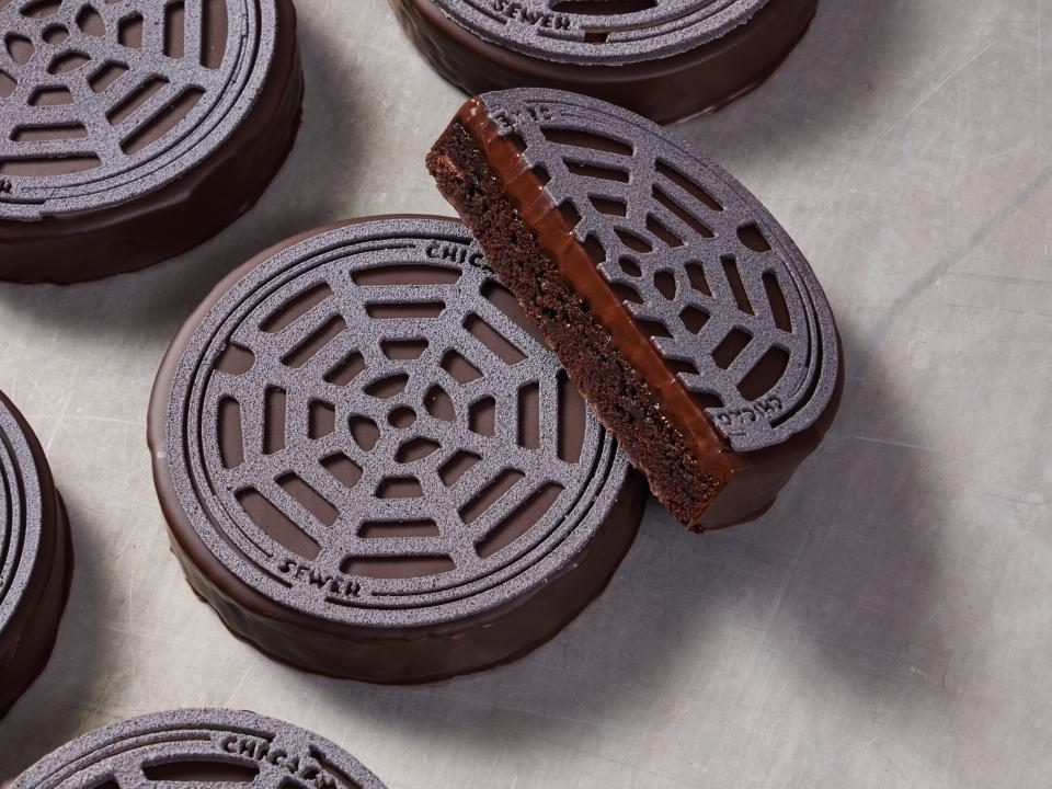 manhole confections