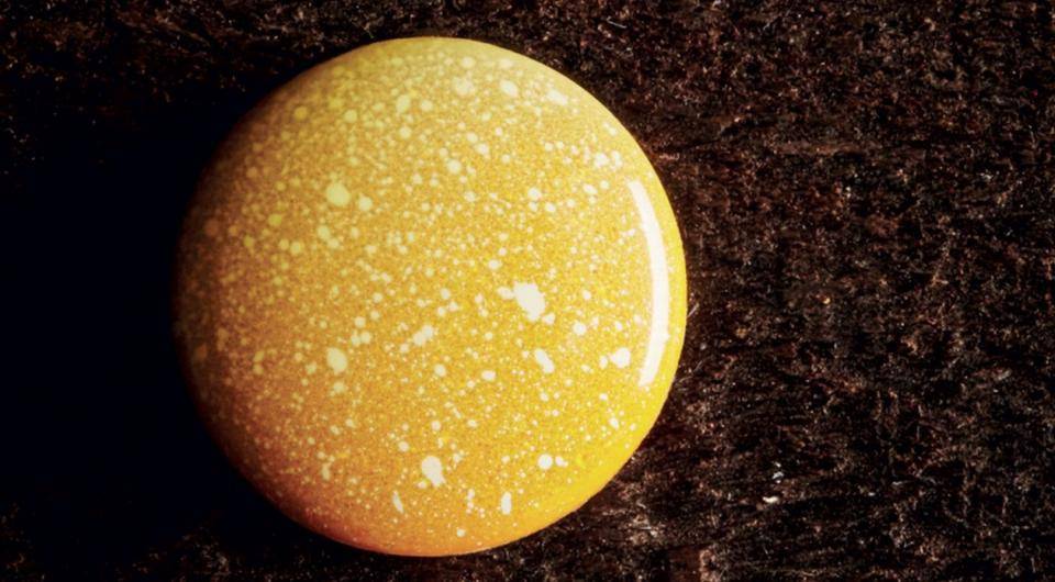 A top-down shot of Philippe Vancayseele's "B-Fermentation" Bonbon