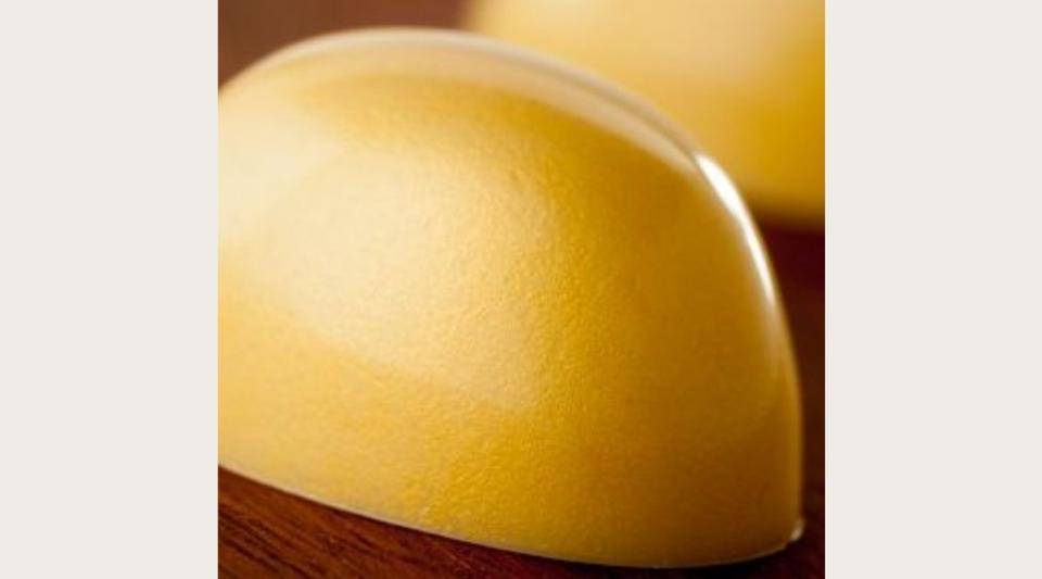 "Yoghurt loves Vinegar" bonbon by Chef Josep Ribe