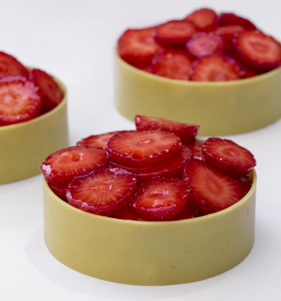 Plant-based strawberry-pistachio tarts