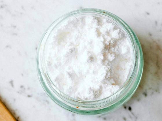 dextrose powder in a glass bowl